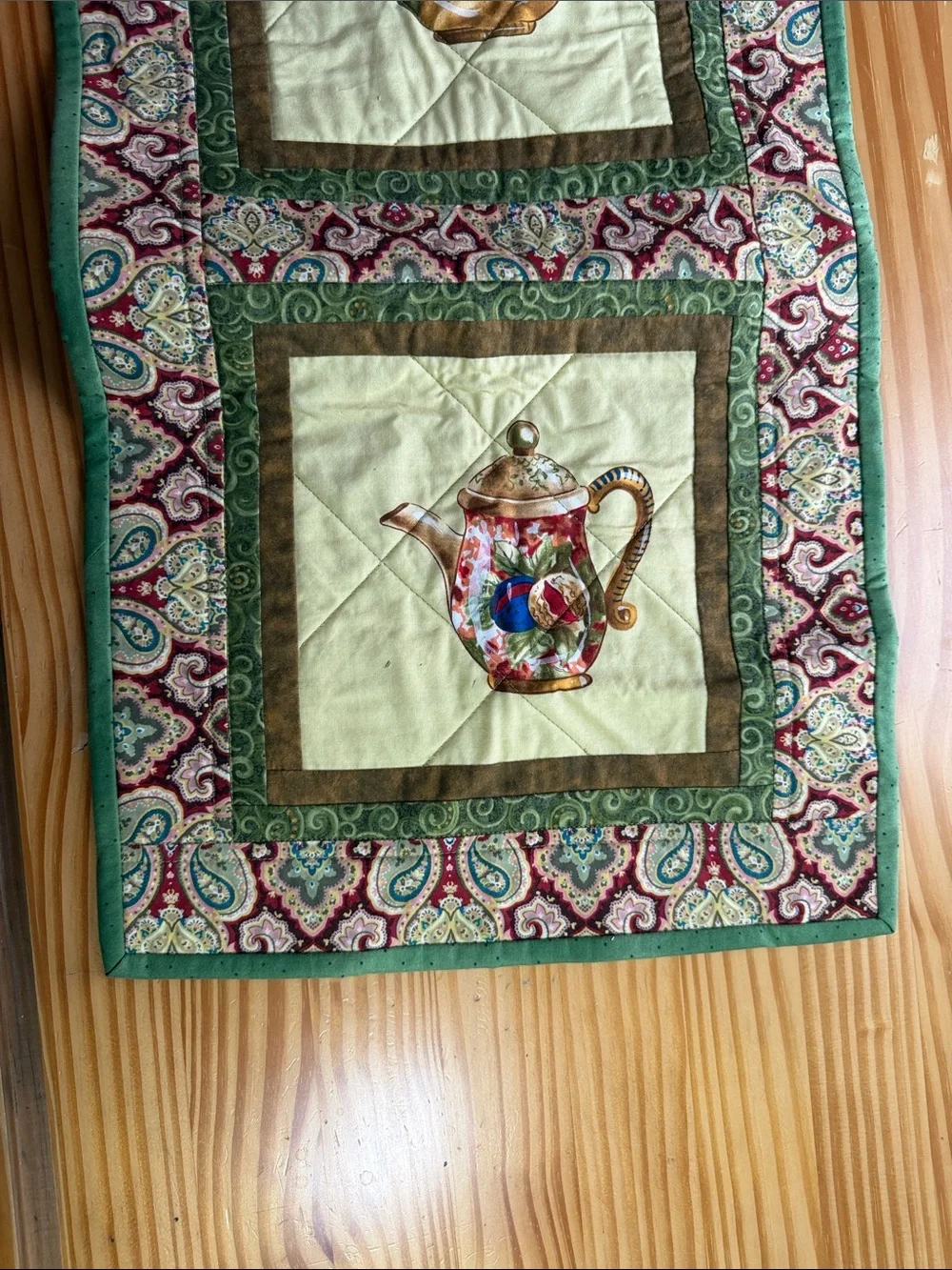 Handmade Quilted Teapot Table Runner Vintage Kitchen Cottagecore Green Red